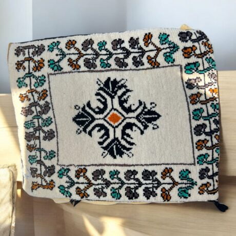 Coussin en laine Tisli